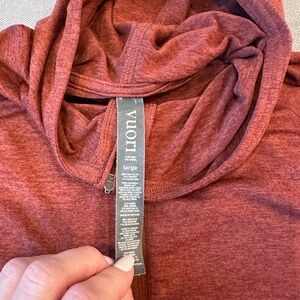 Men’s Vuori quarter zip hoodie size L